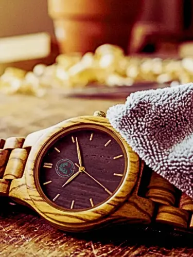montre en bois et les 5 conseils pour entretenir ton bijou